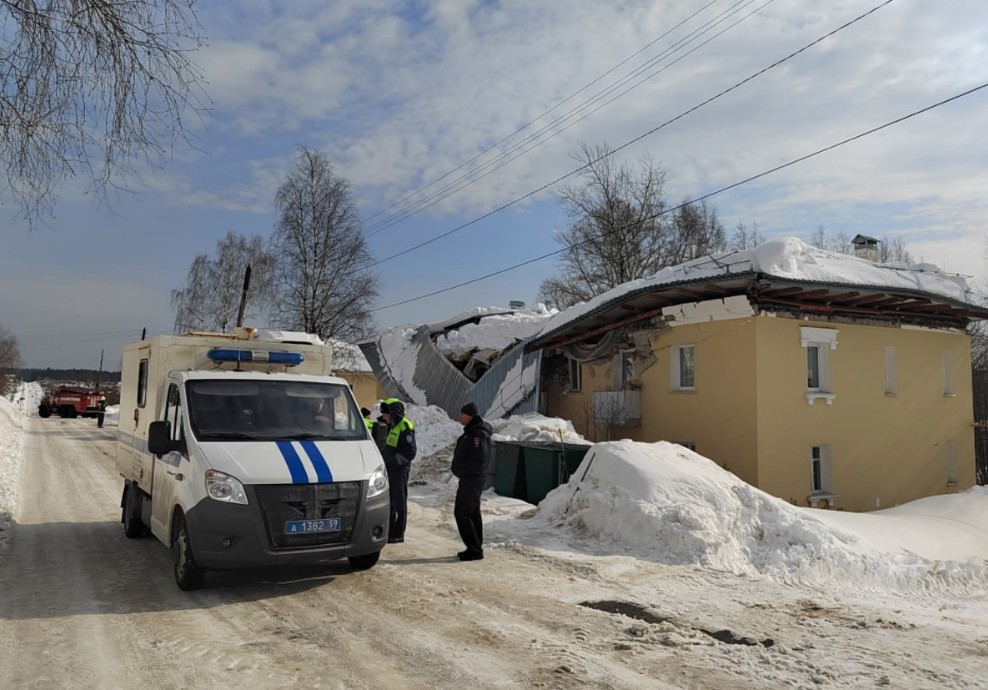 13 марта ﻿в Александровске обрушилась крыша МКД по адресу ул. Кирова, 48. в тот же день здание сровняли с землёй. 